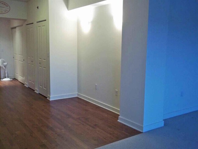 Building Photo - 111 N Ashley St