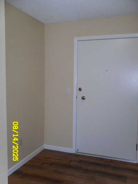 Building Photo - 5575 E Evergreen Blvd
