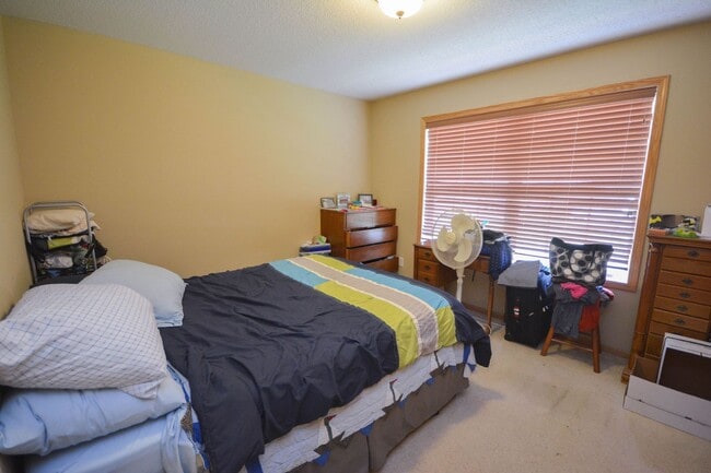 Primary Photo - 2br townhouse near many shopping & dining ...