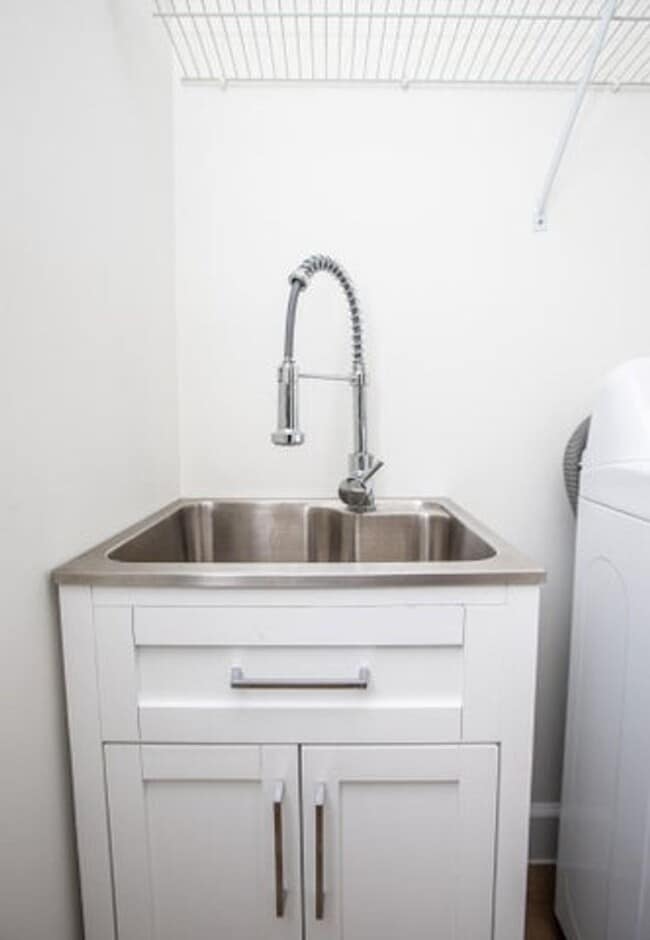 Building Photo - 10881 La Salinas Cir