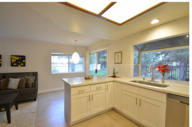 Building Photo - 4 Bedroom House in Penasquitos