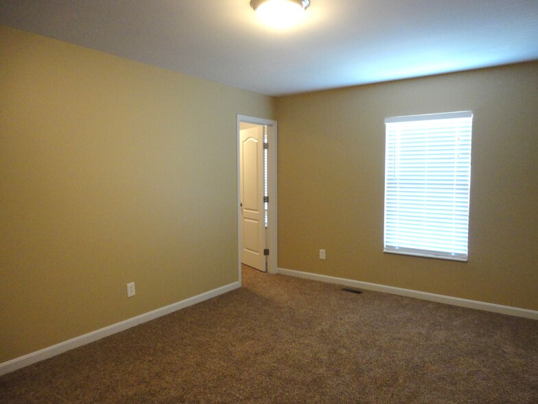 Building Photo - 2544 Softwind Ct