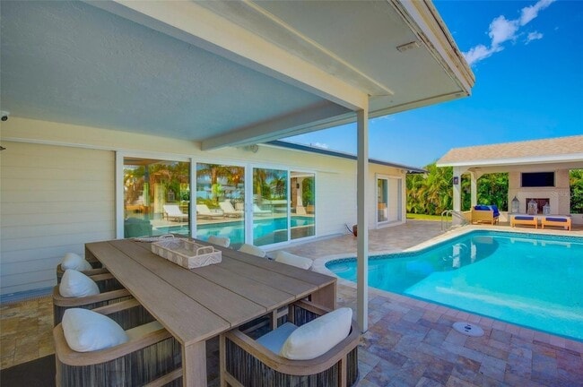 Building Photo - 807 Snug Island