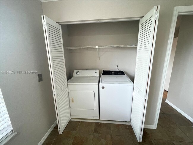 Building Photo - 3390 Pinewalk Dr N