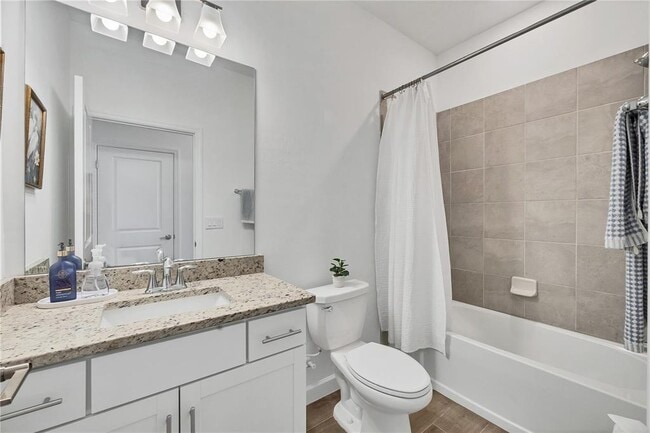 Building Photo - 15716 Barefoot Beach Dr