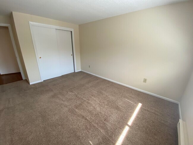 Building Photo - 95 Powers St