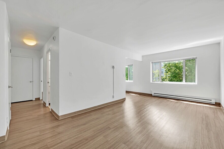 Building Photo - Uptown Arms & Manor