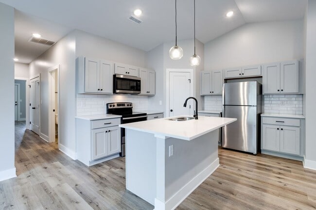 Building Photo - Anna Duplex- 3 Bedroom!