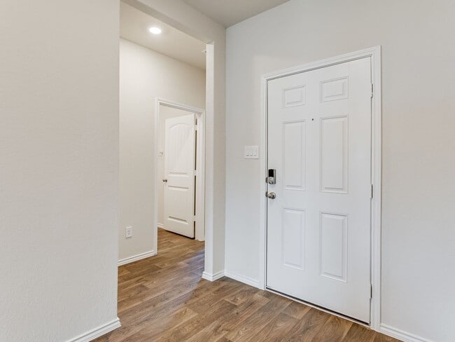 Building Photo - 4 BR / 3 BA - 2175 SF in Seguin - Arroyo R...