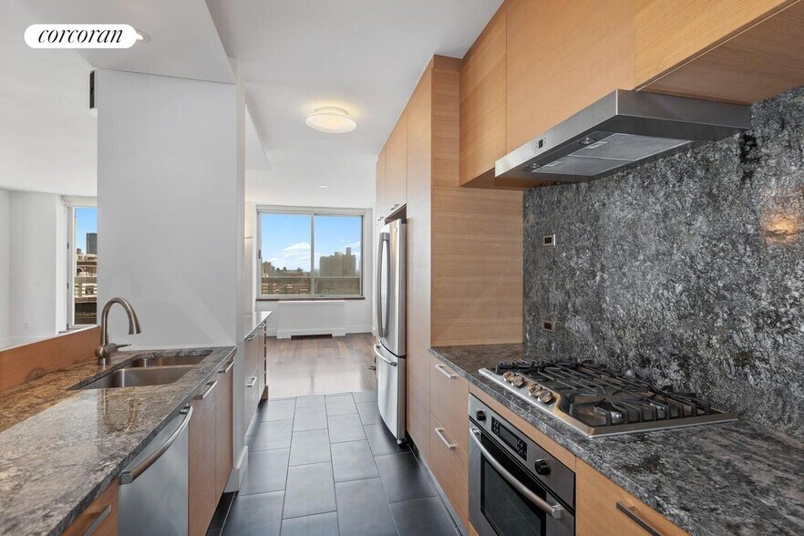 Building Photo - 170 E 87th St