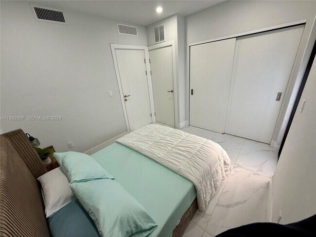 Building Photo - 944 Jefferson Ave