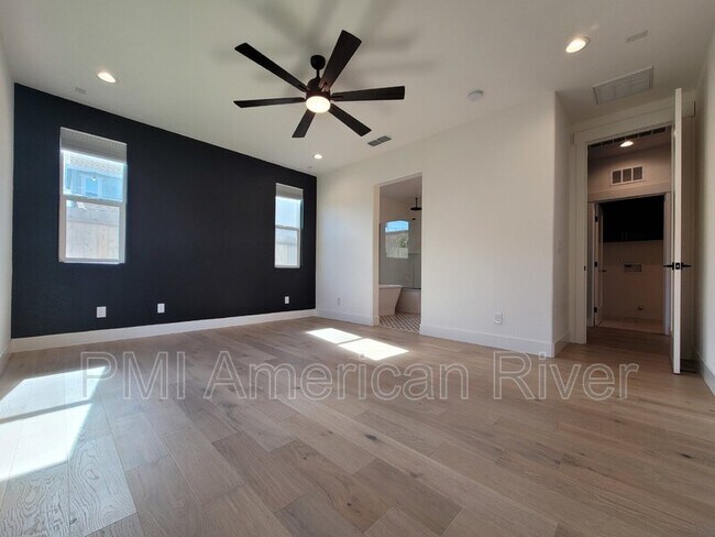 Building Photo - 12773 Tower Beach Way