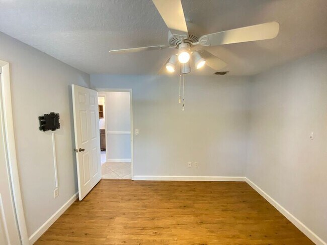 Building Photo - 104 Hatfield Ct