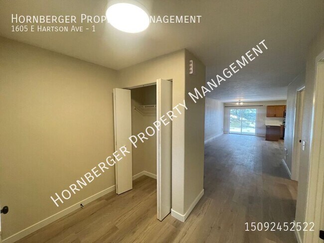 Building Photo - 1605 E Hartson Ave