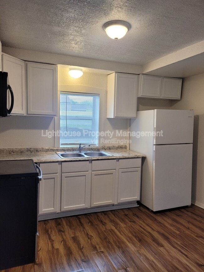 Building Photo - 2716 Nichols Rd