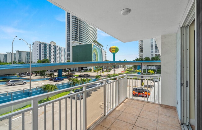 Building Photo - 1801 S Ocean Dr
