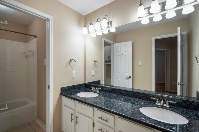 Building Photo - 9631 Bavaria Dr