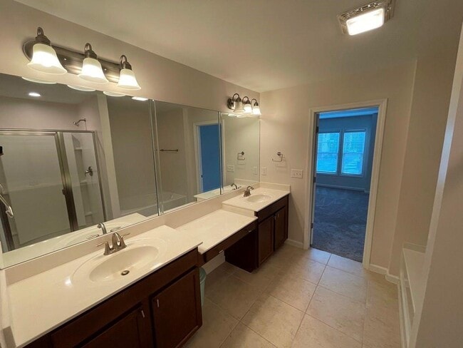 Building Photo - 3470 New Fawn Ln