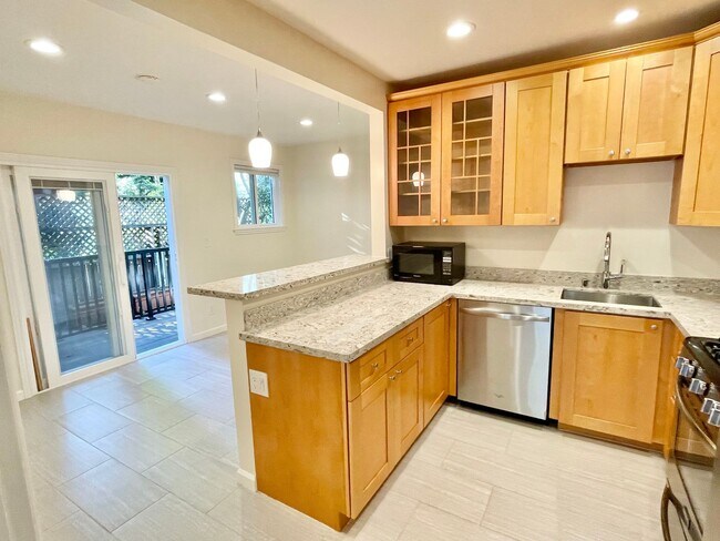 Primary Photo - 1BR/1BA Remodeled Garden Unit! Charm Galor...