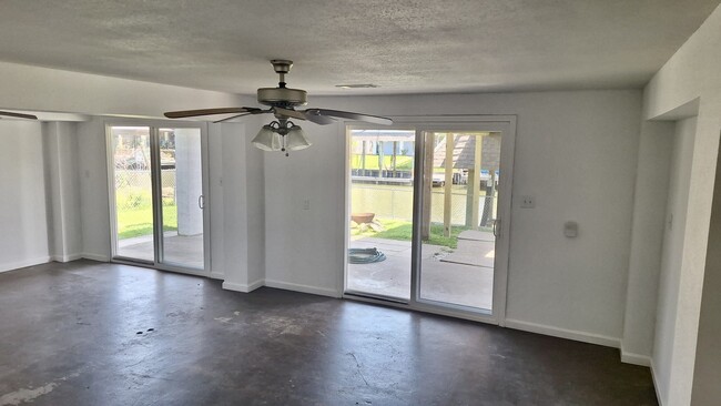 Building Photo - 19 N White Heron Dr