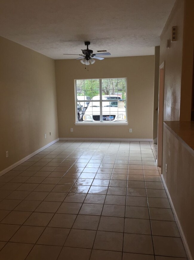 Building Photo - 9509 Merle St