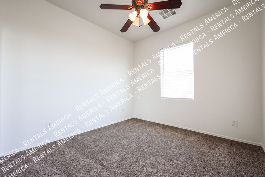 Building Photo - 747 N Port Dr