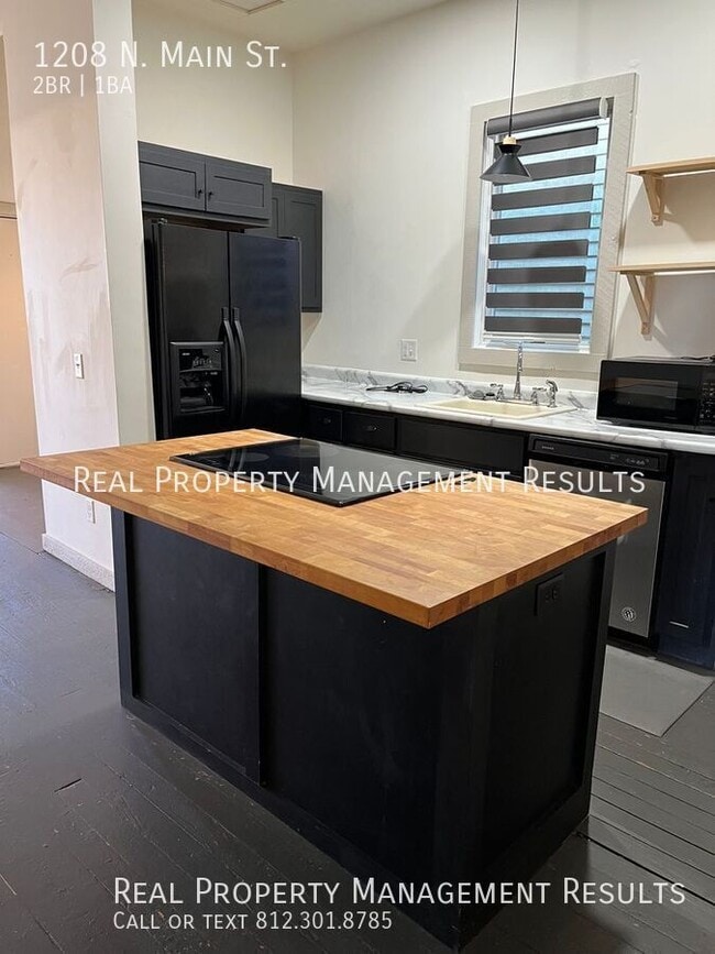 Building Photo - 1208 N Main St