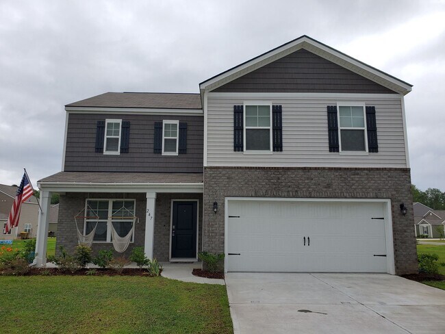 Building Photo - **Available mid January** 4 Bedroom with B...