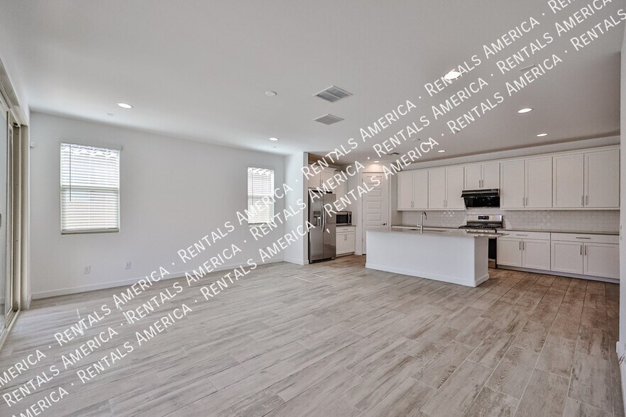 Building Photo - 1625 W la Mirada Dr