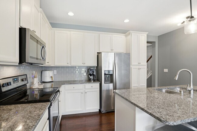 Building Photo - 1223 Bhaltair Ln