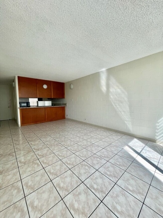 Building Photo - Charming 1-Bedroom, 1-Bath Likini West Unit – Available March 1