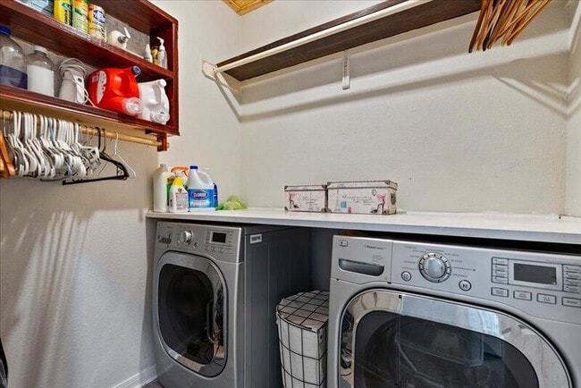 Building Photo - 1505 Laurel Oak Loop