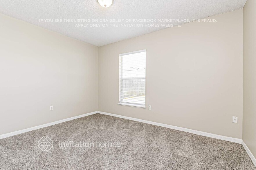 Building Photo - 1160 St Tropez Ct