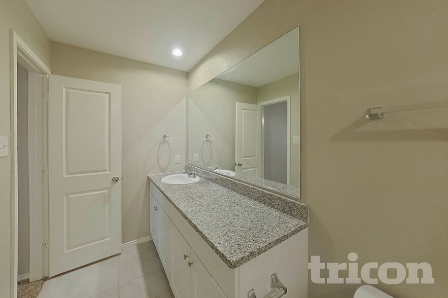 Building Photo - 1720 Clairborne Ct