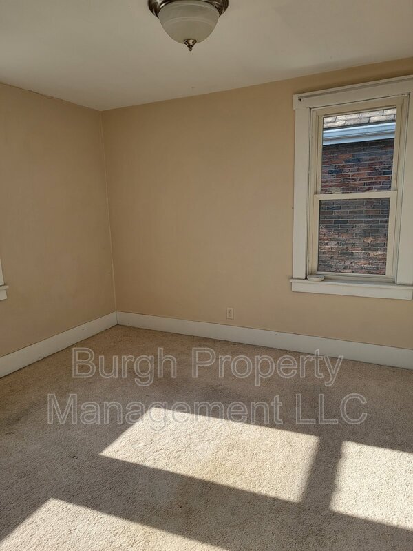 Building Photo - 1316 Justine St