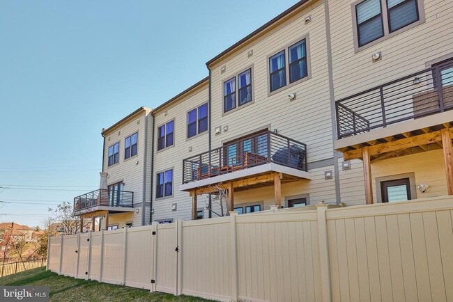 Building Photo - 20055 Old Line Terrace