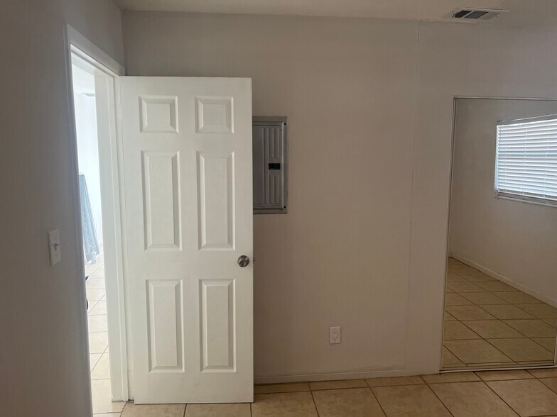 Building Photo - 7101 Dartmouth Ave N