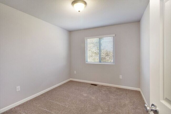 Building Photo - 2223 Macatawa Ln