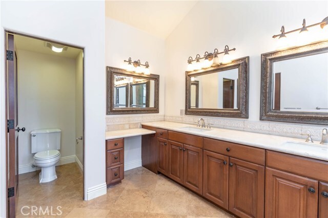 Building Photo - 613 Begonia Ave