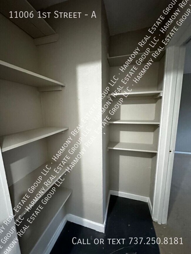 Building Photo - 11006 1st St