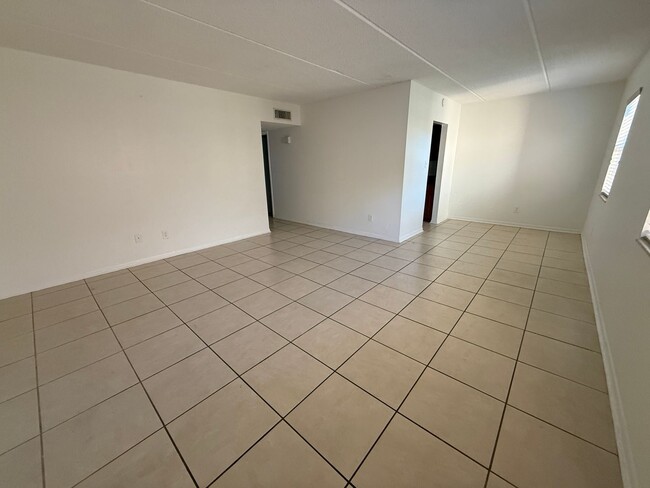 Building Photo - Delightful 2 bedroom in Habana Park!