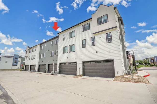 Building Photo - $2,680 - 2 Bed, 2.5 Bath Townhome in Broom...