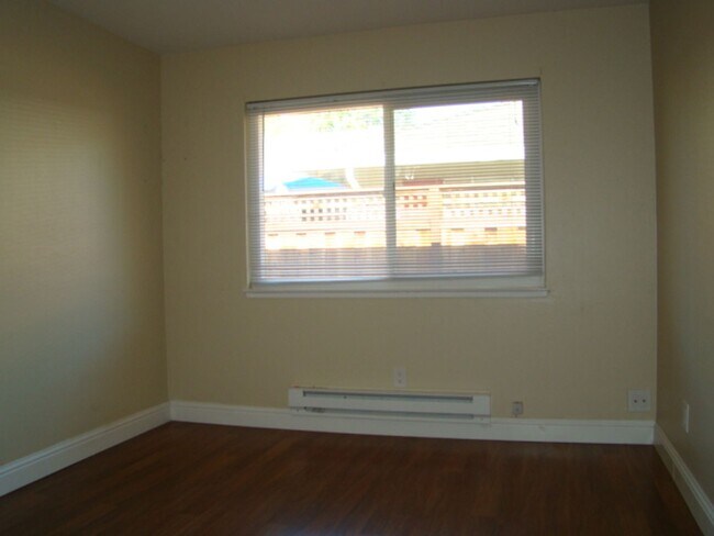 Building Photo - 606 Millich Dr