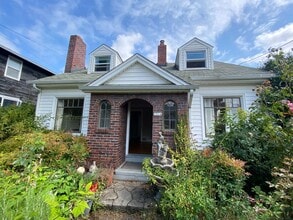 Building Photo - Spacious living in this renovated vintage ...