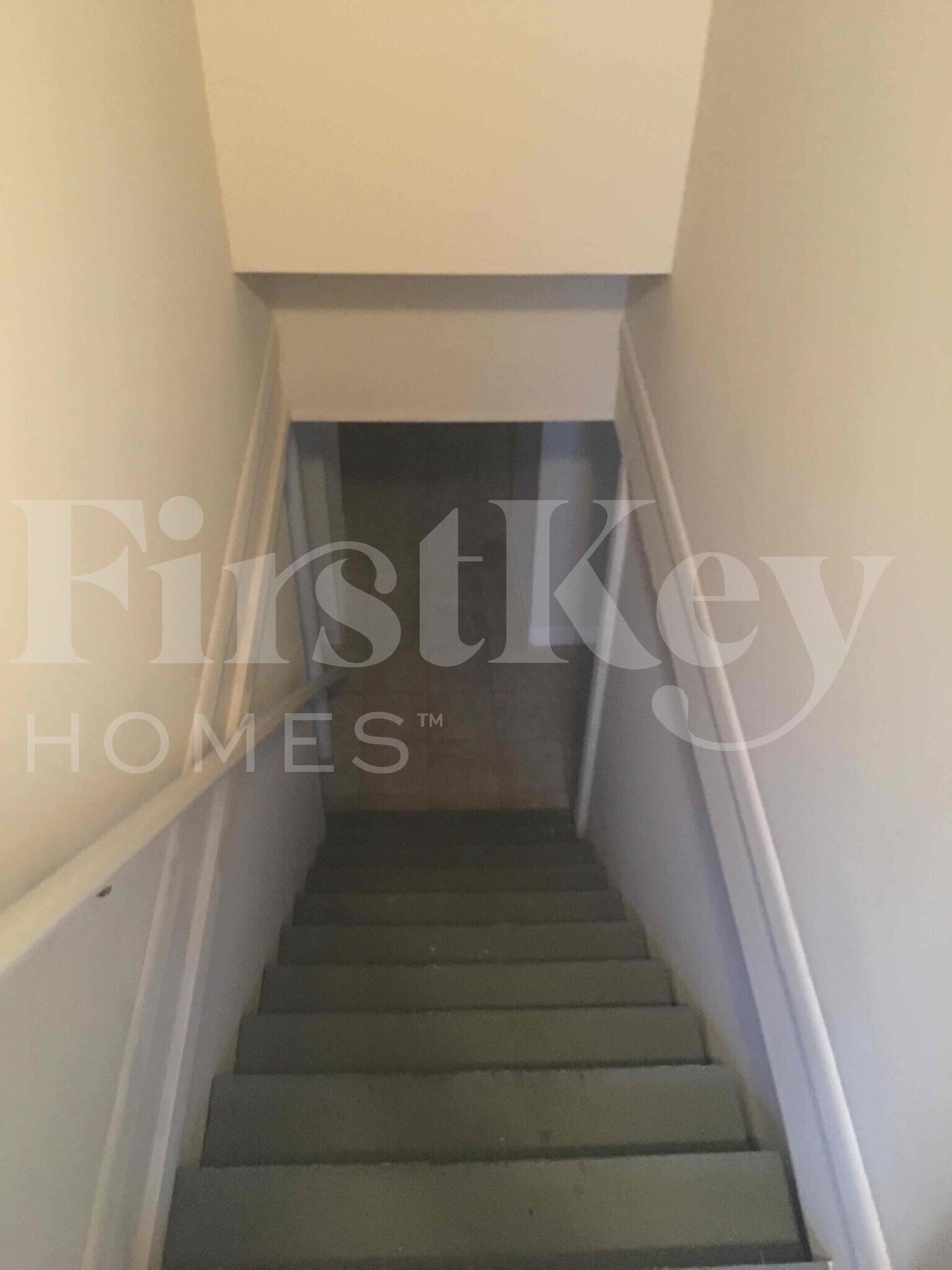 Building Photo - 410 S Villa Ave