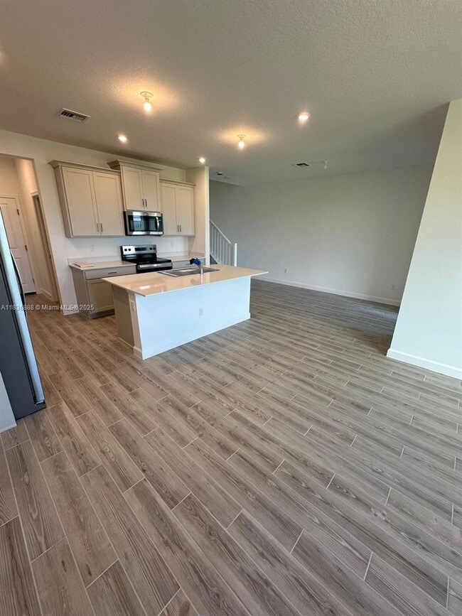 Building Photo - 14051 SW Thorens Dr