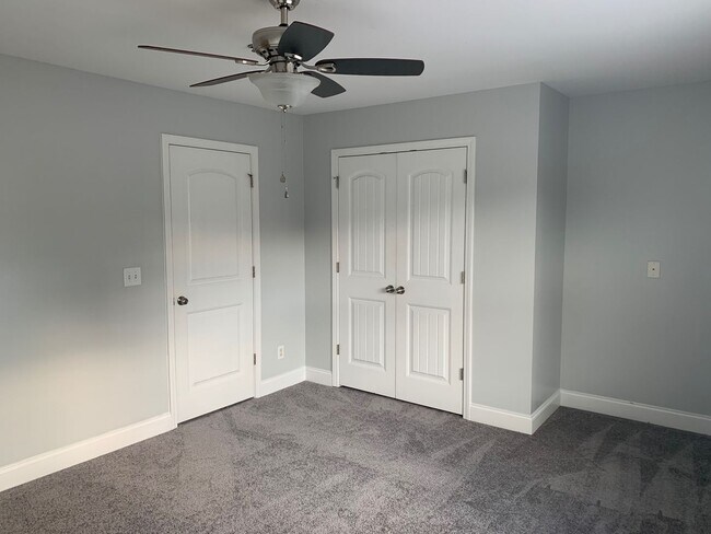 Building Photo - Lovely Eastside Townhome Condo Near Vet School- 3BR/3BATH!