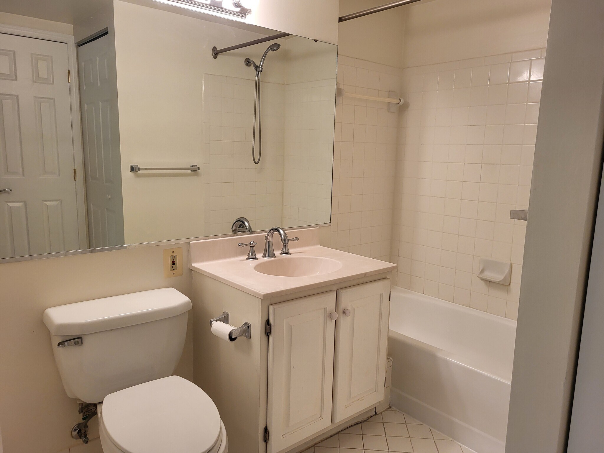 Bathroom - 4808 Moorland Ln