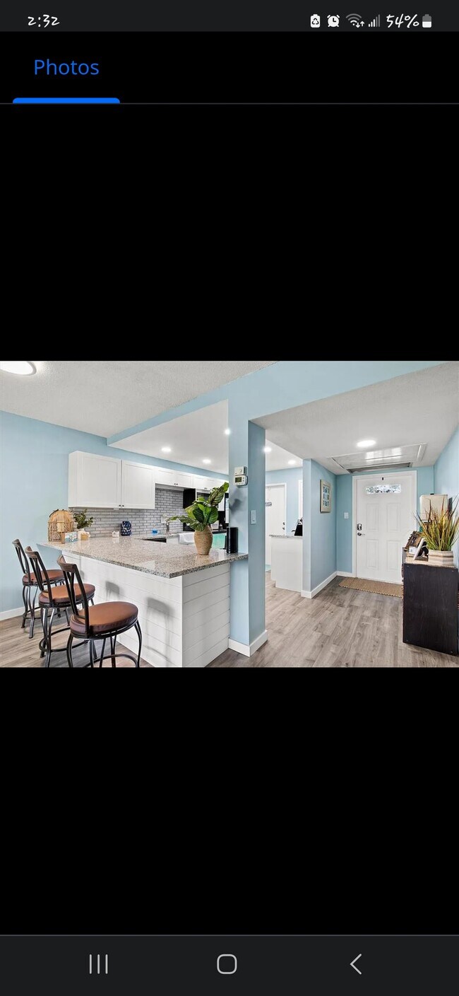 Building Photo - 7461 W Country Club Dr N