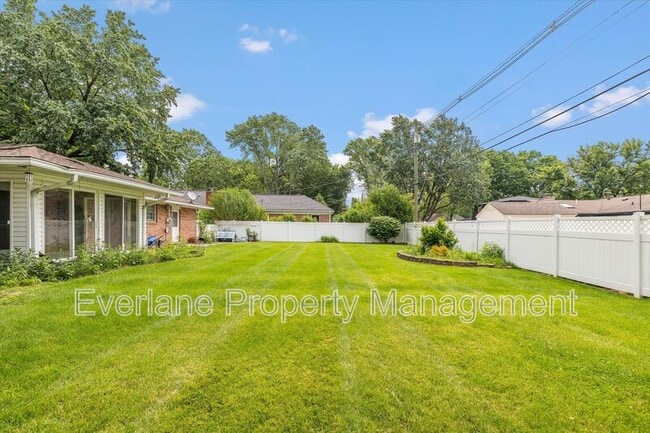 Building Photo - 647 Alwyne Rd